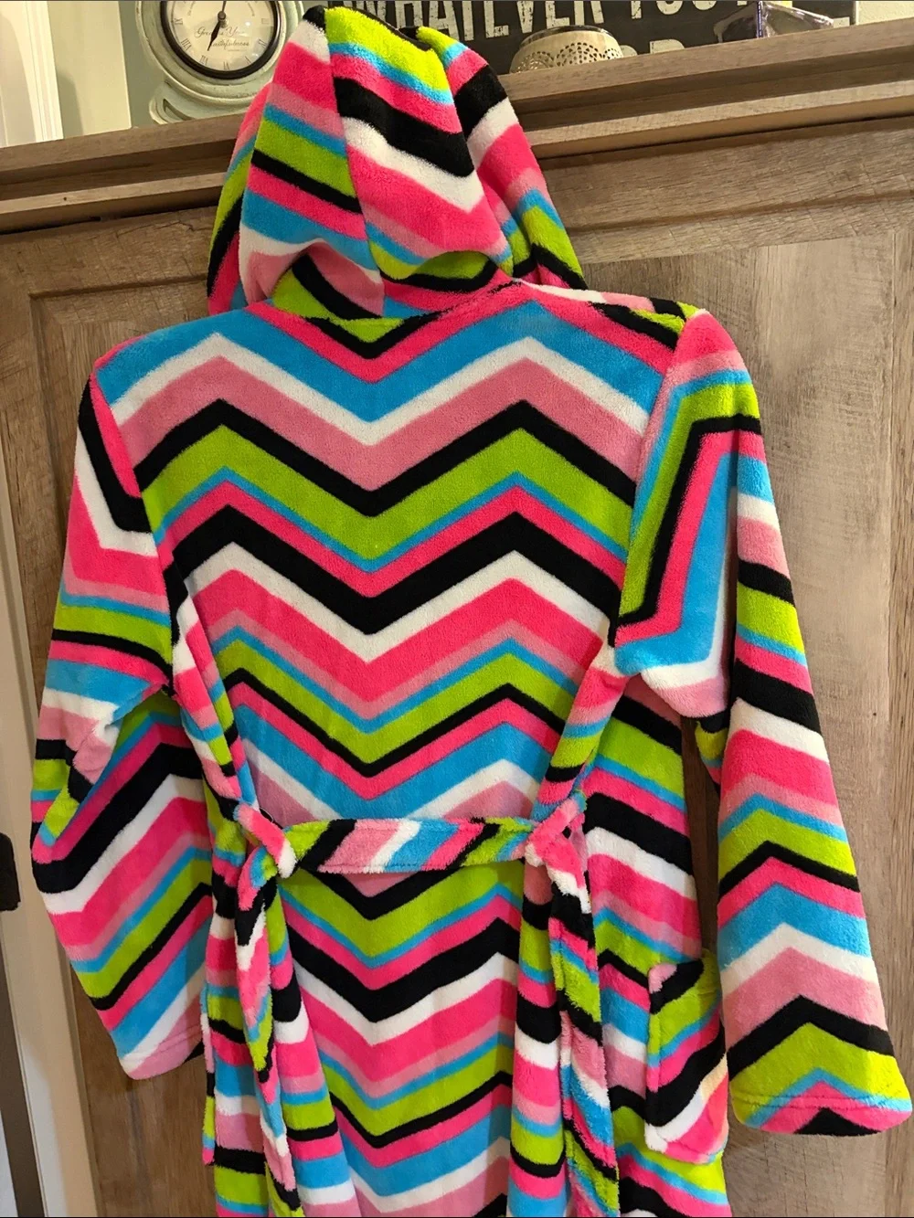 Total Girl XL 14/16 plush Hooded Bath Robe Multicolor Chevron pockets